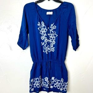 ⭐️ Abercrombie Embroidered Boho Top
